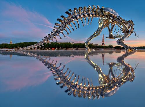 El tiranosaurio sobre el Sena de Philippe Pasqua
