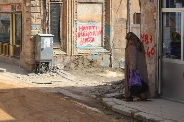 Medio Oriente, Parte 2: El hombre que me desfiguró la cara, y la triple frontera entre Siria, Turquía e Irak… El particular estilo de vida en las calles de Mardin