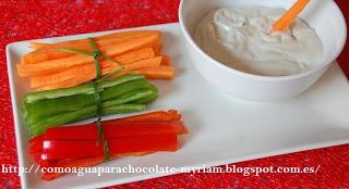 DIP DE ROQUEFORT CON CRUDITÉS DE HORTALIZAS.