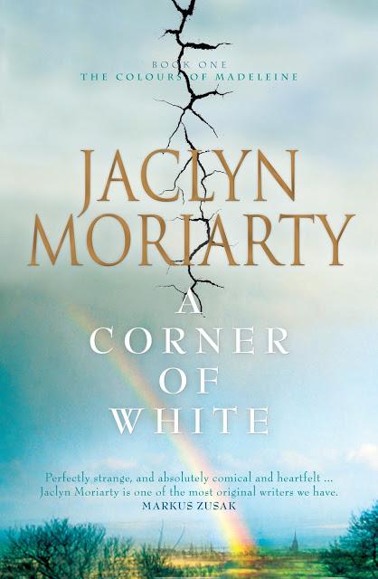 Próximamente en español: A Corner of White (The Colors of Madeleine #1) de Jaclyn Moriarty