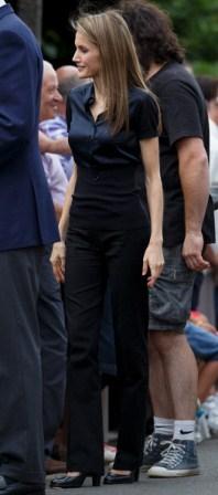 Dña. Letizia, de luto riguroso, visita Santiago junto a D. Felipe Dña. Letizia, de luto riguroso, visita Santiago junto a D. Felipe