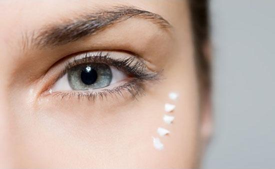 Cómo, cuando y para qué usar un contorno de ojos aplicar contorno de ojos