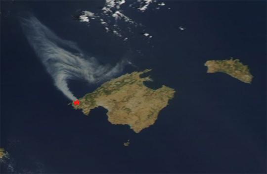 Imagen satélite del incendio en Mallorca