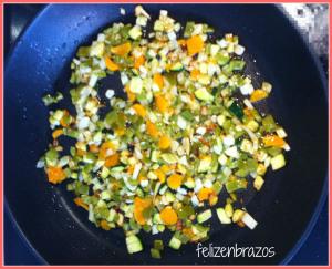 Espaguetis con pollo y verduritas espaguetis