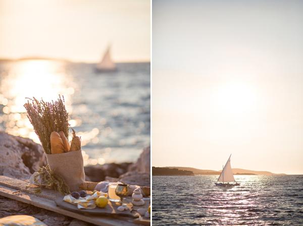 Una novia frente al mar Playa bohemia novia bodas en Croacia fotografía de Sarah Falugo