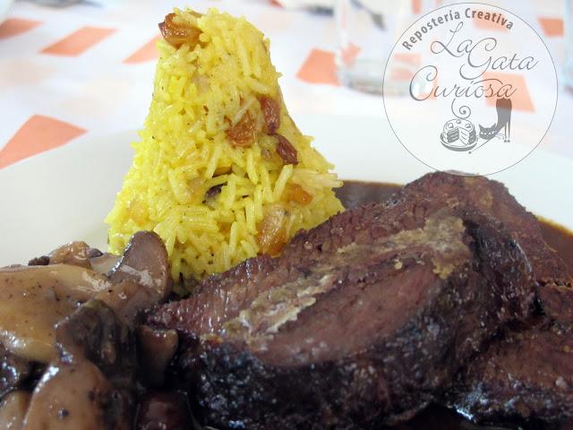 CARRILLERA DE TERNERA CONFITADA CON SALSA DE VINO DE NUECES CARRILLERA DE TERNERA CONFITADA CON SALSA DE VINO DE NUECES