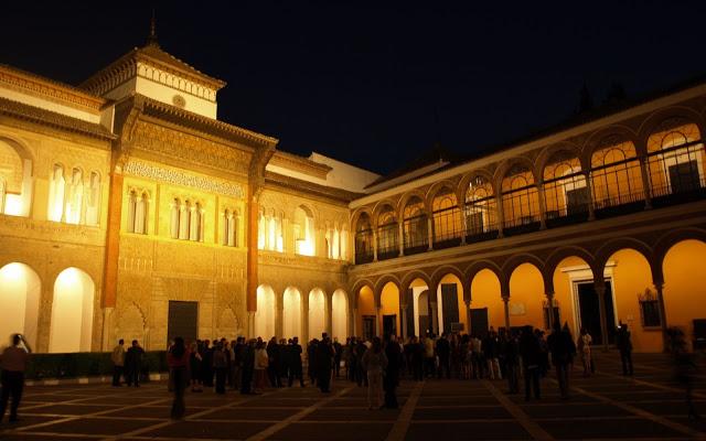 La nueva iluminación del Alcázar (3): el Palacio del Rey Don Pedro.