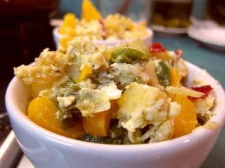 Revuelto de salteado de pimientos con cebolla y queso Revuelto de salteado de pimientos con cebolla y queso