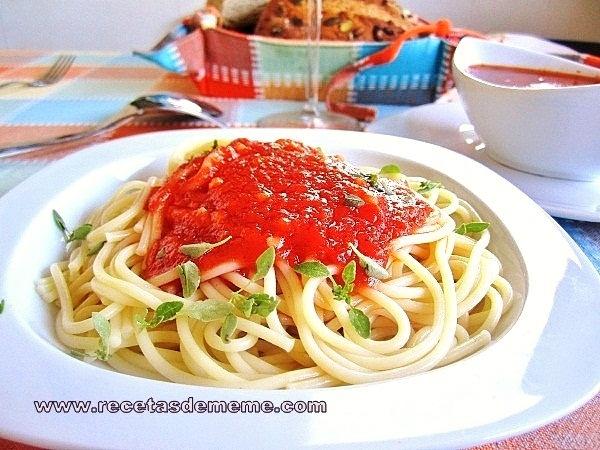 Espaguetis con salsa de tomates espaguetis-con-salsa-de-tomates (7)