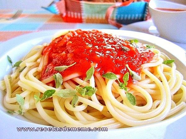 Espaguetis con salsa de tomates espaguetis-con-salsa-de-tomates (6)