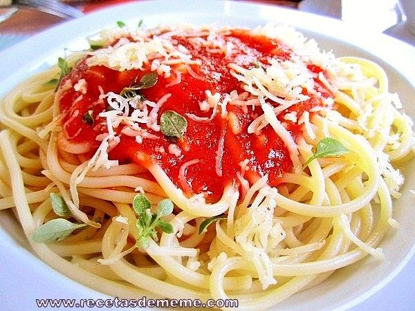 Espaguetis con salsa de tomates espaguetis-con-salsa-de-tomates (9)