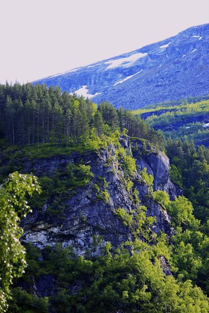 LONG WAY UP. LA RUTA VIKINGA 2011