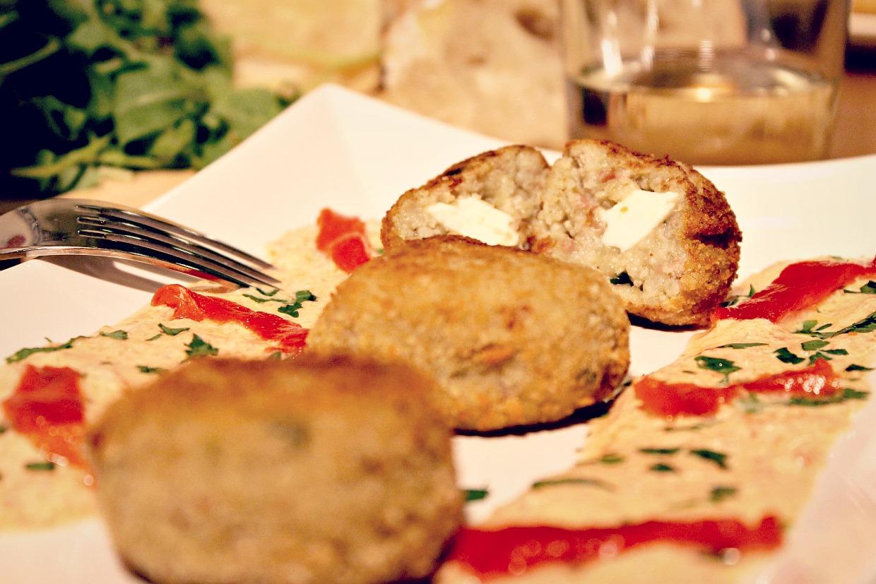 Albóndigas de berenjena y jamón, con corazón de burgos y salsa de miel y pimientos ~ IMG 7047m Albóndigas de berenjena y jamón, con corazón de burgos y salsa de miel y pimientos ~ segundos recetas entrantes ~ IMG 7047m