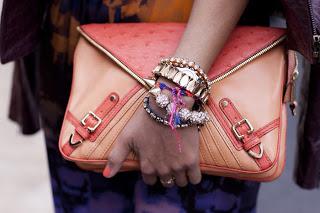 ÍTEM Amo llevar accesorios. Entre mis preferidos: los col... ÍTEM Amo llevar accesorios. Entre mis preferidos: los col...