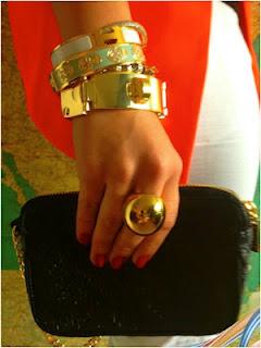 ÍTEM Amo llevar accesorios. Entre mis preferidos: los col... ÍTEM Amo llevar accesorios. Entre mis preferidos: los col...