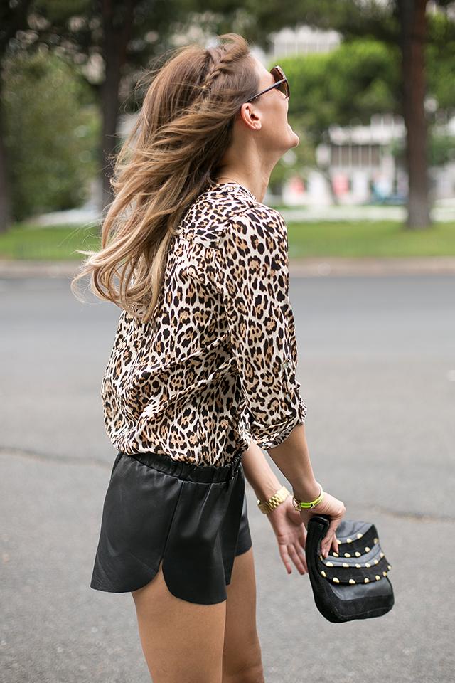 ANIMAL PRINT - Prefall 2013 OUTFITS, animal print, tendencias prefall 2013, camisa leopardo, zara sales, rebajas zara, leather shorts, mentirosas, asos clutch, elena estaun, fluor
