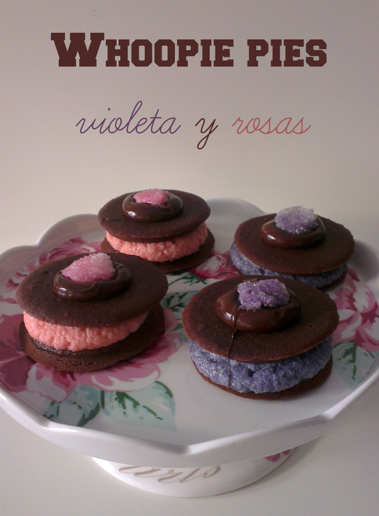 ♥ Whoopie pies rellenos de mascarpone de violeta y rosas ♥ Whoopie pies rellenos de mascarpone de violeta y rosas