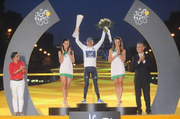 Nairo Quintana posa con el Maillot Blanco de Mejor Joven (Foto: Le Tour)
