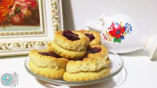 Dulces de eid al-fitr 3. Galletas coronadas de almendra y mermelada. Dulces de eid al-fitr 3. Galletas coronadas de almendra y mermelada.