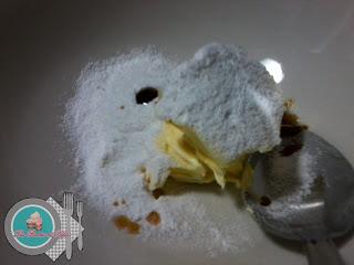 Dulces de eid al-fitr 3. Galletas coronadas de almendra y mermelada. Dulces de eid al-fitr 3. Galletas coronadas de almendra y mermelada.