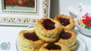 Dulces de eid al-fitr 3. Galletas coronadas de almendra y mermelada. Dulces de eid al-fitr 3. Galletas coronadas de almendra y mermelada.
