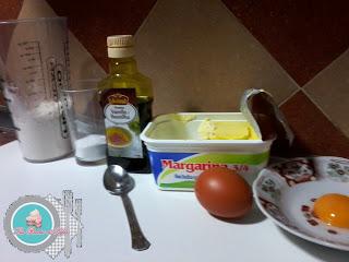 Dulces de eid al-fitr 3. Galletas coronadas de almendra y mermelada. Dulces de eid al-fitr 3. Galletas coronadas de almendra y mermelada.