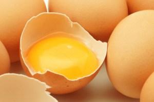 El consumo de huevos puede ser seguro. yema de huevo