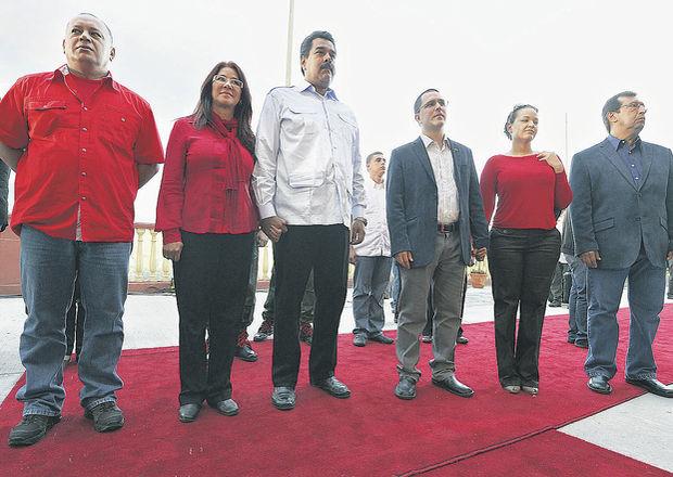 Aniversario del nacimiento de H. Chávez. El domingo 28 se citaron Cabello, Cilia Flores, Maduro, Arreaza, Rosa Virginia y Adán Chávez. Juan Barreto / AFP 