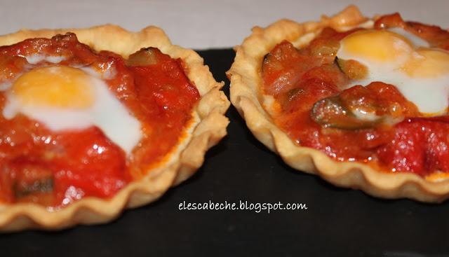 Tartaletas de pisto manchego con huevo de codorniz Tartaletas de pisto manchego con huevo de codorniz