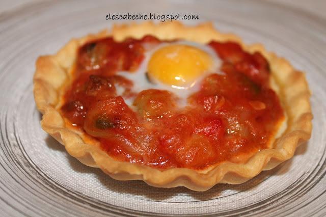 Tartaletas de pisto manchego con huevo de codorniz Tartaletas de pisto manchego con huevo de codorniz