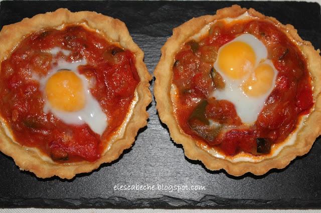 Tartaletas de pisto manchego con huevo de codorniz Tartaletas de pisto manchego con huevo de codorniz