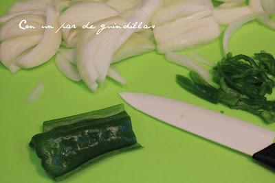 Rape con jamón y salsa de pimientos verdes Rape con jamón y salsa de pimientos verdes