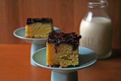 Bizcocho boca abajo de arándanos Bizcocho boca abajo de arándanos