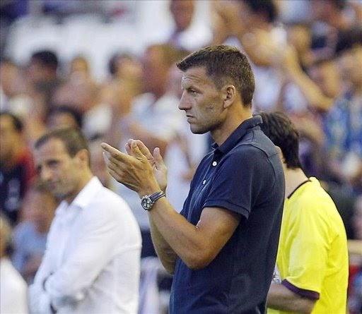 Alcácer, con una contractura en los isquiotibiales, duda para debut liguero Alcácer, con una contractura en los isquiotibiales, duda para debut liguero