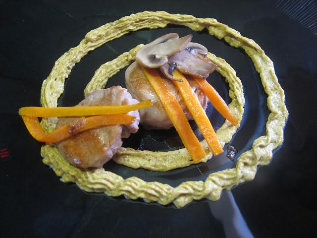 FILETE DE CERDO CON SALSA DE DOS QUESOS Y CURCUMA FILETE DE CERDO CON SALSA DE DOS QUESOS Y CURCUMA