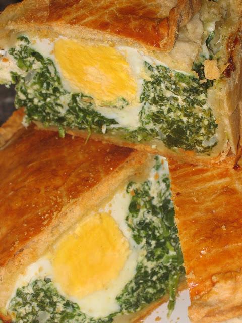 Hojaldre hecho con aceite y pascualina de espinaca Hojaldre hecho con aceite y pascualina de espinaca