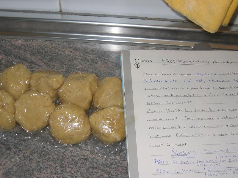 Hojaldre hecho con aceite y pascualina de espinaca Hojaldre hecho con aceite y pascualina de espinaca