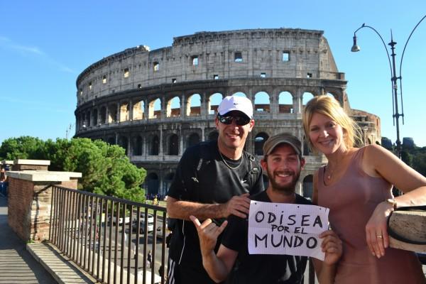 Ellos también posaron con el cartelito de la Odisea