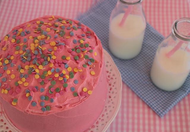 Vanilla Layer Cake para celebrar mi cumpleaños Vanilla Layer Cake para celebrar mi cumpleaños