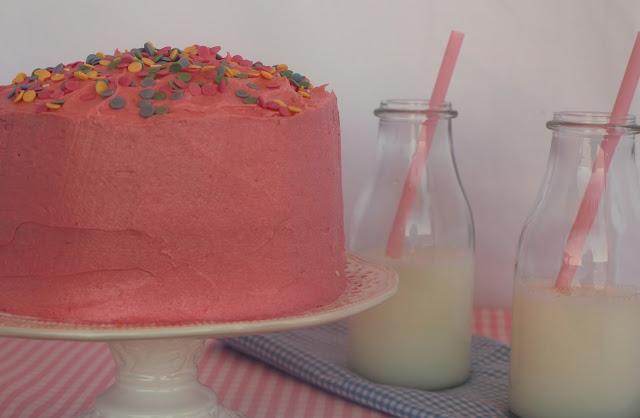 Vanilla Layer Cake para celebrar mi cumpleaños Vanilla Layer Cake para celebrar mi cumpleaños