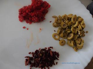 Pan de queso y pimientos de piquillo Ingredientes picados