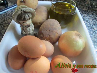 TORTILLA DE PATATAS ESPAÑOLA TORTILLA DE PATATAS ESPAÑOLA