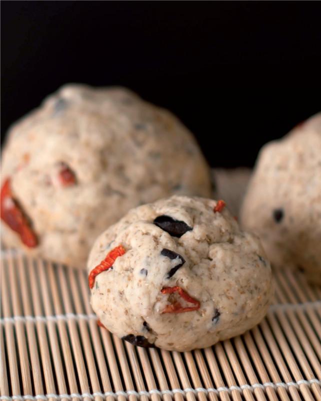 pan de tomates secos, aceitunas negras y orégano pan de tomates secos, aceitunas negras y orégano