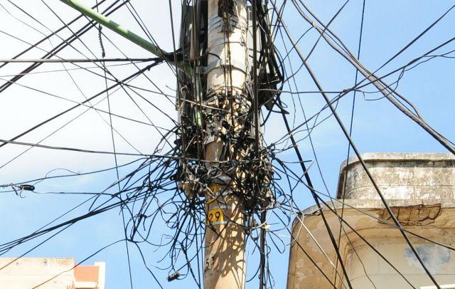 nudo-cables El robo de electricidad es una fuente importante de pérdidas