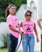 Snooki y Jwoww participaron en un Dog Wash solidario. Snooki y Jwoww participaron en un Dog Wash solidario.