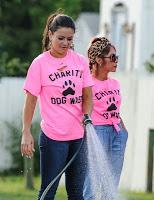 Snooki y Jwoww participaron en un Dog Wash solidario. Snooki y Jwoww participaron en un Dog Wash solidario.