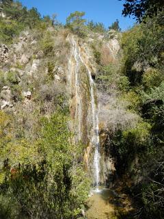 Río y cascada de Les Tosques. La Mussara Río y cascada de Les Tosques. La Mussara