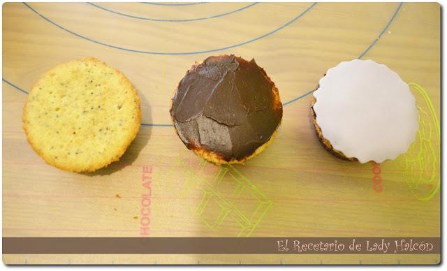 Cupcakes con semillas de amapola, chocolate y fondant para celebrar la llegada de un bebé Cupcakes con semillas de amapola, chocolate y fondant para celebrar la llegada de un bebé