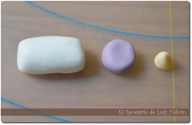 Cupcakes con semillas de amapola, chocolate y fondant para celebrar la llegada de un bebé Cupcakes con semillas de amapola, chocolate y fondant para celebrar la llegada de un bebé