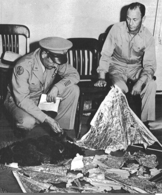 Los Extraterrestes de Roswell roswell-debris-1947